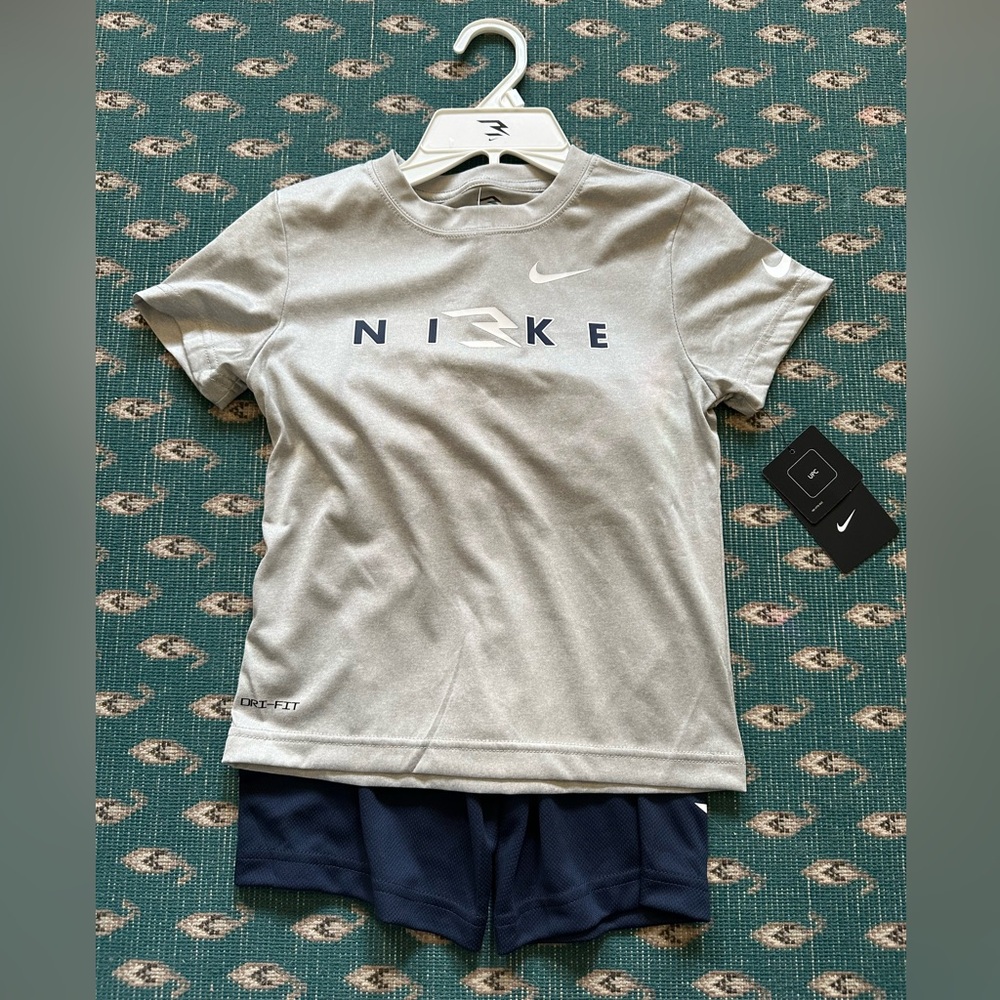 Boys Nike set size large